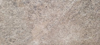 Koyu arkaplan, kırsal doku, gri ve yanmış çimento tonlarıyla.