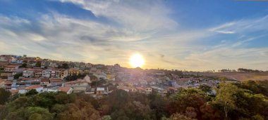 Brezilya 'da öğleden sonra koyu bulutlu renkli gökyüzü görüntüsü