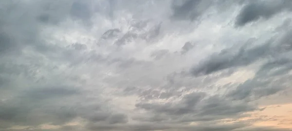 Зображення Барвистого Неба Темними Хмарами Пізно Пополудні Бразилії — стокове фото