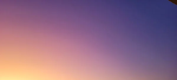 Brezilya 'da öğleden sonra koyu bulutlu renkli gökyüzü görüntüsü