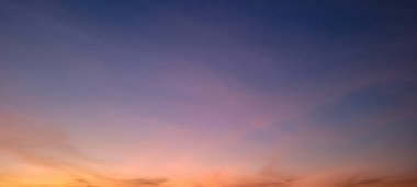 Brezilya 'da öğleden sonra koyu bulutlu renkli gökyüzü görüntüsü