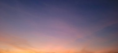 Brezilya 'da öğleden sonra koyu bulutlu renkli gökyüzü görüntüsü