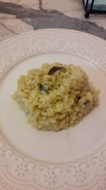 Akşam yemeğinde ev yapımı yemeğin gastronomik görüntüsü