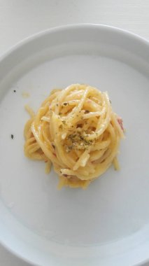 Akşam yemeğinde ev yapımı yemeğin gastronomik görüntüsü