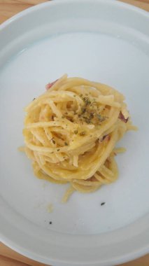 Akşam yemeğinde ev yapımı yemeğin gastronomik görüntüsü