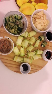 Akşam yemeğinde ev yapımı yemeğin gastronomik görüntüsü