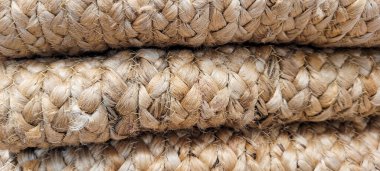 Dekorasyon nesnesine dönüştürülmüş saman örgüsünün el işi