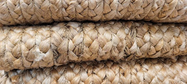 Dekorasyon nesnesine dönüştürülmüş saman örgüsünün el işi