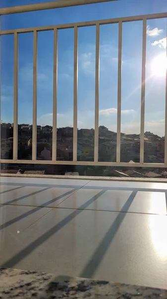 Зображення Сонячного Вигляду Балкона Декорованій Квартирі — стокове фото