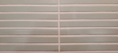 Köy dokusu ve taş paneli olan koyu arkaplan