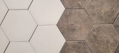 Soyut gri yanmış çimento döşeme desenli koyu renk arka plan panel üzerinde