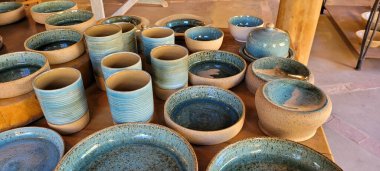 handmade ceramics of cups, plates and vases made in the interior of Brazil
