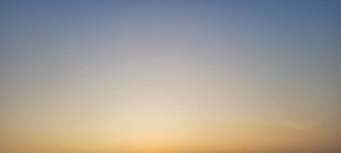 Brezilya kentsel manzaralı, evleri ve caddeleri olan şehir içi şehirde renkli bir gün batımı.