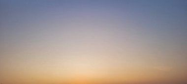 Brezilya kentsel manzaralı, evleri ve caddeleri olan şehir içi şehirde renkli bir gün batımı.