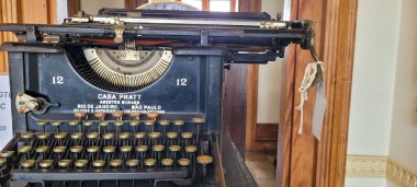 classic old typewriter that can be used as a background in a museum in the interior of Brazil