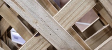 Soyut panelde koyu damarları olan rustik ahşap arkaplanı aydınlat