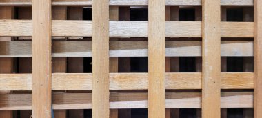 Soyut panelde koyu damarları olan rustik ahşap arkaplanı aydınlat