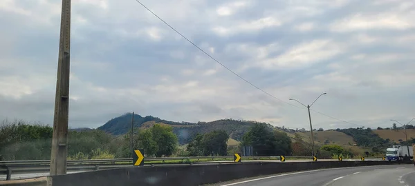 Sur Del Paisaje Minas Gerais Coche Movimiento Carretera Nublado Con — Foto de Stock