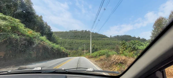 Paisagem Sul Minas Gerais Carro Movimento Estrada Nublado Com Montanhas — Fotografia de Stock