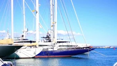 Palma de Mallorca 'da bir yatta suyun yansıması.