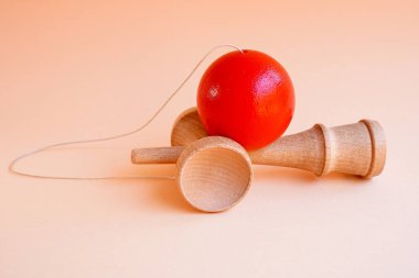 Kendama, Japon eski tahta oyuncağı.