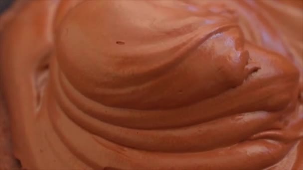 Making Chocolate Mousse Cake Spreading Smooth Chocolate Mousse Top Sponge — Stockvideo