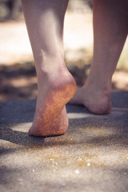 Sim yansımalı gevşek ayaklar.