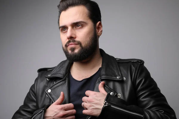 Portrait of bearded young man posing on white wall. Mind set and self help idea — Foto de Stock