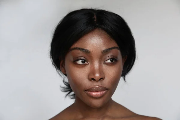 African American young woman with clean healthy skin looking aside. Isolated. — стоковое фото