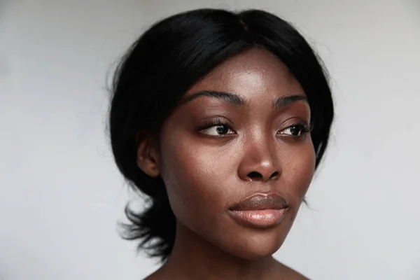 Close-up of beautiful African American young woman with clean healthy skin. — Stok fotoğraf