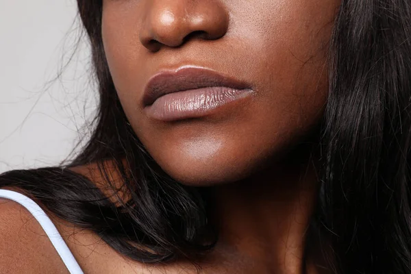 Närbild Unga Afroamerikanska Kvinna Ansikte Förändra Tankesättet Isolerad Högkvalitativt Foto — Stockfoto