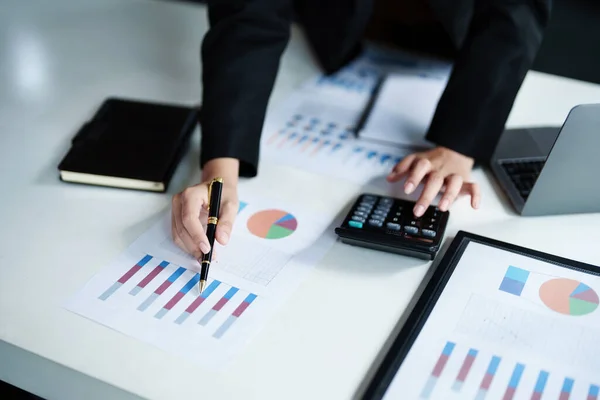 Data analysis, plan, marketing, accounting, audit, asian business woman holding pen of planning marketing using statistical data sheet and calculator to present marketing plan project at meeting. — Fotografia de Stock