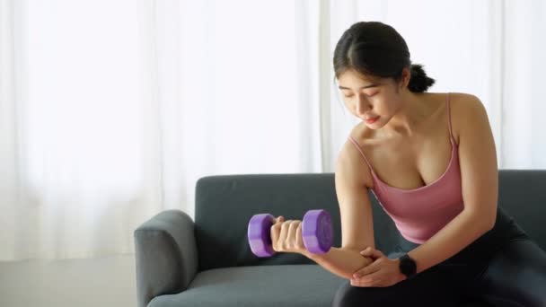 Stress relief, , breathing exercises, meditation, portrait of Asian healthy woman lifting weights to strengthen her muscles after work. — Vídeo de stock
