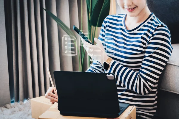 Idea Negocio Merchandising Línea Muchacha Hermosa Usando Computadora Tableta Para —  Fotos de Stock