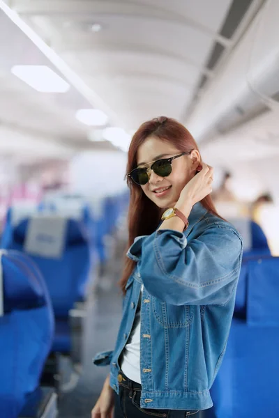 Travel Business Portrait Asian Woman Showing Joy While Waiting Flight — Stock Photo, Image