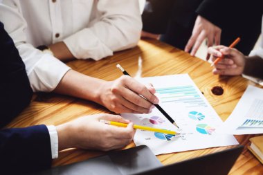 Girişim Şirketi, iş potansiyelini artırmak için şirkete karı artırmak amacıyla birlikte çalışan genç girişimcilerden oluşan bir ekip..