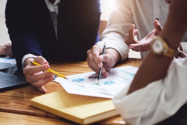 Girişim Şirketi, iş potansiyelini artırmak için şirkete karı artırmak amacıyla birlikte çalışan genç girişimcilerden oluşan bir ekip..