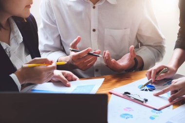 Girişim Şirketi, iş potansiyelini artırmak için şirkete karı artırmak amacıyla birlikte çalışan genç girişimcilerden oluşan bir ekip..