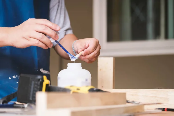 Woodworking Operators Using Glue Put Together Wood Parts Assemble Build — Stockfoto