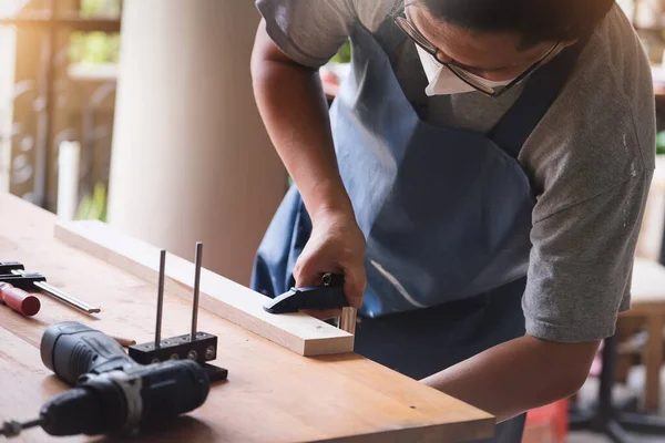 Woodworking Operators Decorating Pieces Wood Assemble Build Wooden Tables Customers — Stockfoto