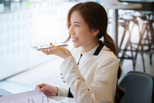 Business Woman Talking Phone Figured Out Profitable Way Her Company — 스톡 사진