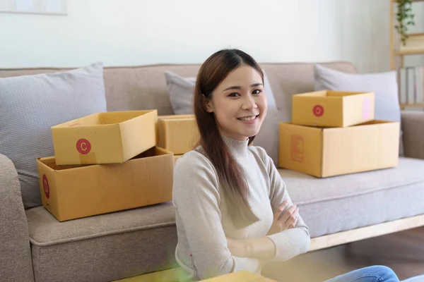 Portrait Starting Small Business Zwei Asiatische Frau Überprüfen Online Bestellungen — Stockfoto