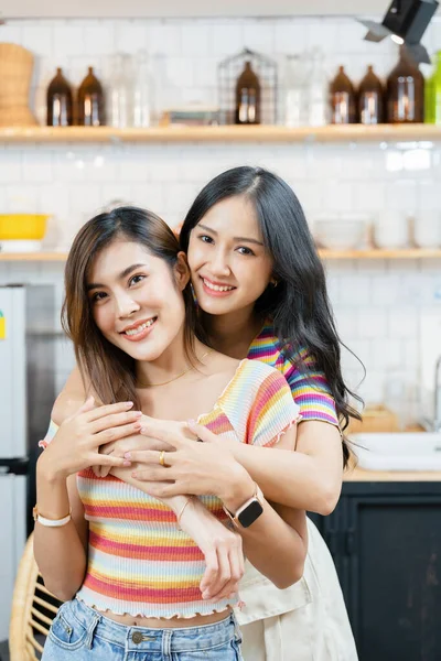 Lgbtq Concepto Lgbt Homosexualidad Retrato Dos Mujeres Asiáticas Posando Felices — Foto de Stock