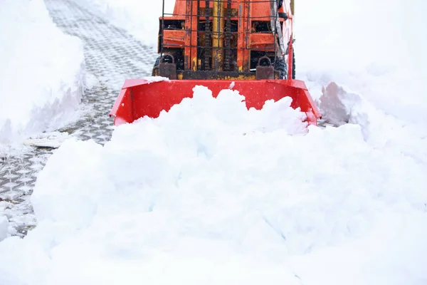 Große Schöne Rote Schneefräse Aus Nächster Nähe — Stockfoto