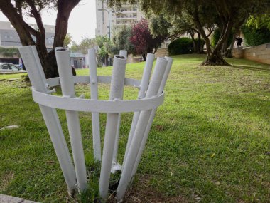 Bayrakları İçine Yerleştirmek için Metal Aygıt