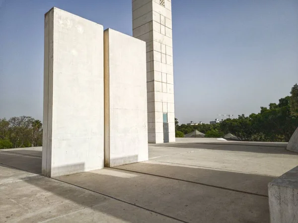 Edith Wolfson, Tel Aviv, İsrail 'de Dekoratif Kare Şekil Taşı