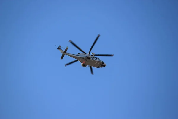 蓝天直升机将前往一个新的特派团 — 图库照片