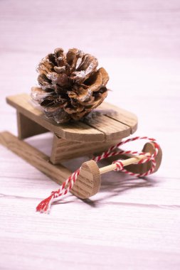 Noel süslemeleri kozalaklı. 