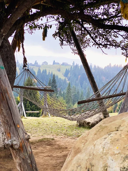 Hamaca Tejedora Vacía Montaña Otoño Pueblo Cárpatos Ucrania Europa — Foto de Stock