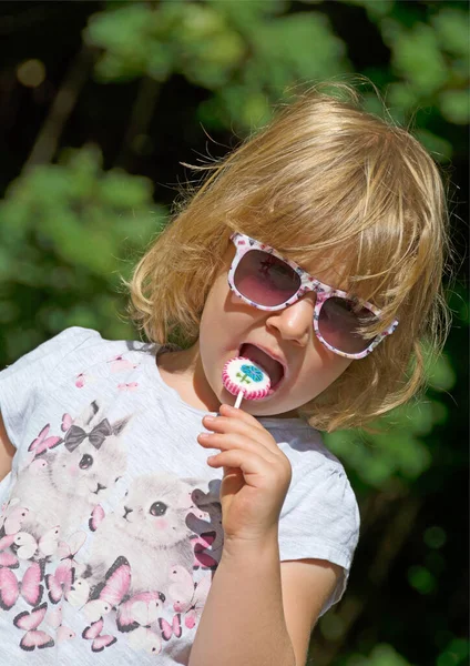 Sweet Child Sucking Lollipop Outdoors Portrait Format — Stock fotografie